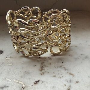 Signed Sarah Coventry Gold Filigree Bracelet 7”